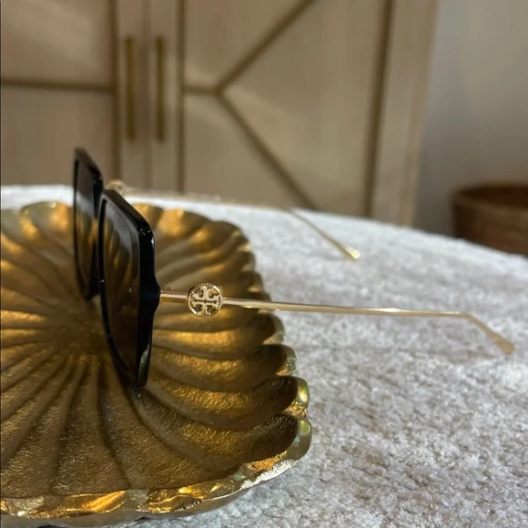 NWOT Tory Burch Black Square Sunglasses - Picture 4 of 6